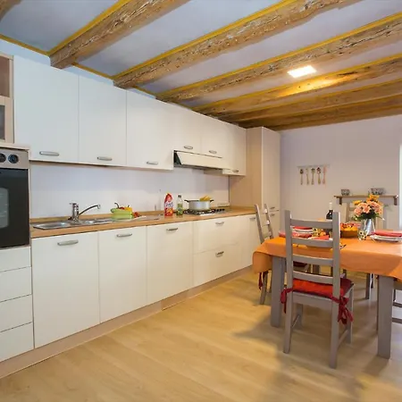 Apartmán Sleeps 4 *