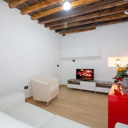 Apartmán Sleeps 4 *